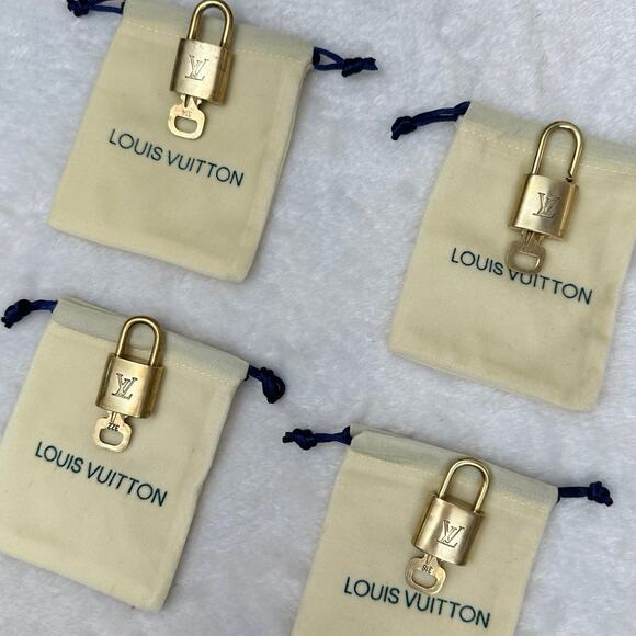 Louis Vuitton vintage brass Lock and Key CHOOSE ONE: 314, 302, 322, 318 Cleaned! - Picture 3 of 7